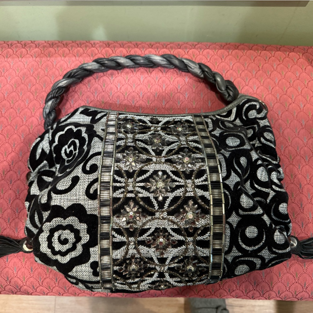 Mary Frances Handbag. Absolutely Stunning. So much detail.